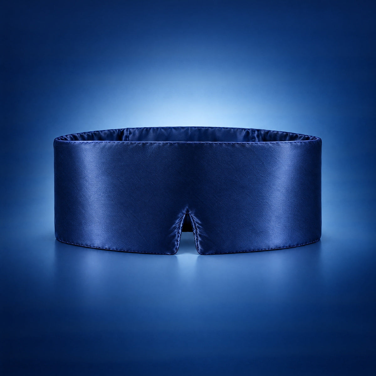 Saffierblauw Cloud-Contour slaapmasker in blauw studiolicht